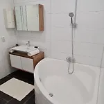 Komfortable 2-zimmer-ferienwohnung Mit Separatem Eingang Und Highspeed Wlan شقة