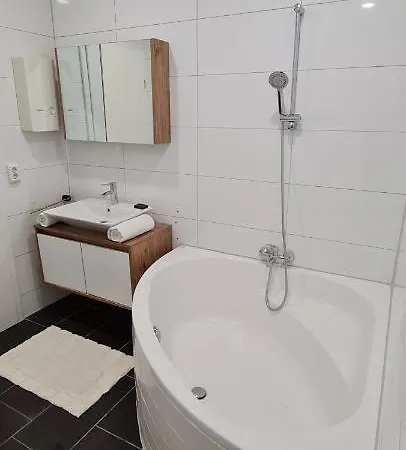 Komfortable 2-zimmer-ferienwohnung Mit Separatem Eingang Und Highspeed Wlan Apartman