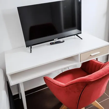 Komfortable 2-zimmer-ferienwohnung Mit Separatem Eingang Und Highspeed Wlan Apartman