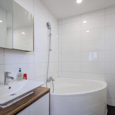 Komfortable 2-zimmer-ferienwohnung Mit Separatem Eingang Und Highspeed Wlan Apartman