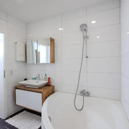 Apartman Komfortable 2-zimmer-ferienwohnung Mit Separatem Eingang Und Highspeed Wlan *