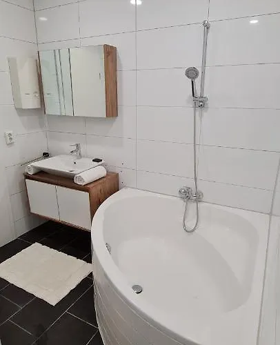 Komfortable 2-zimmer-ferienwohnung Mit Separatem Eingang Und Highspeed Wlan Lejlighed